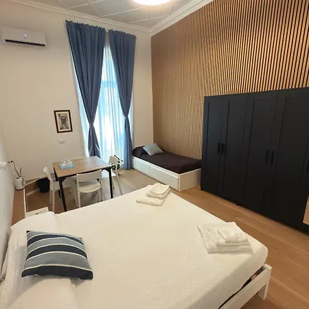 Izz * Νάπολη